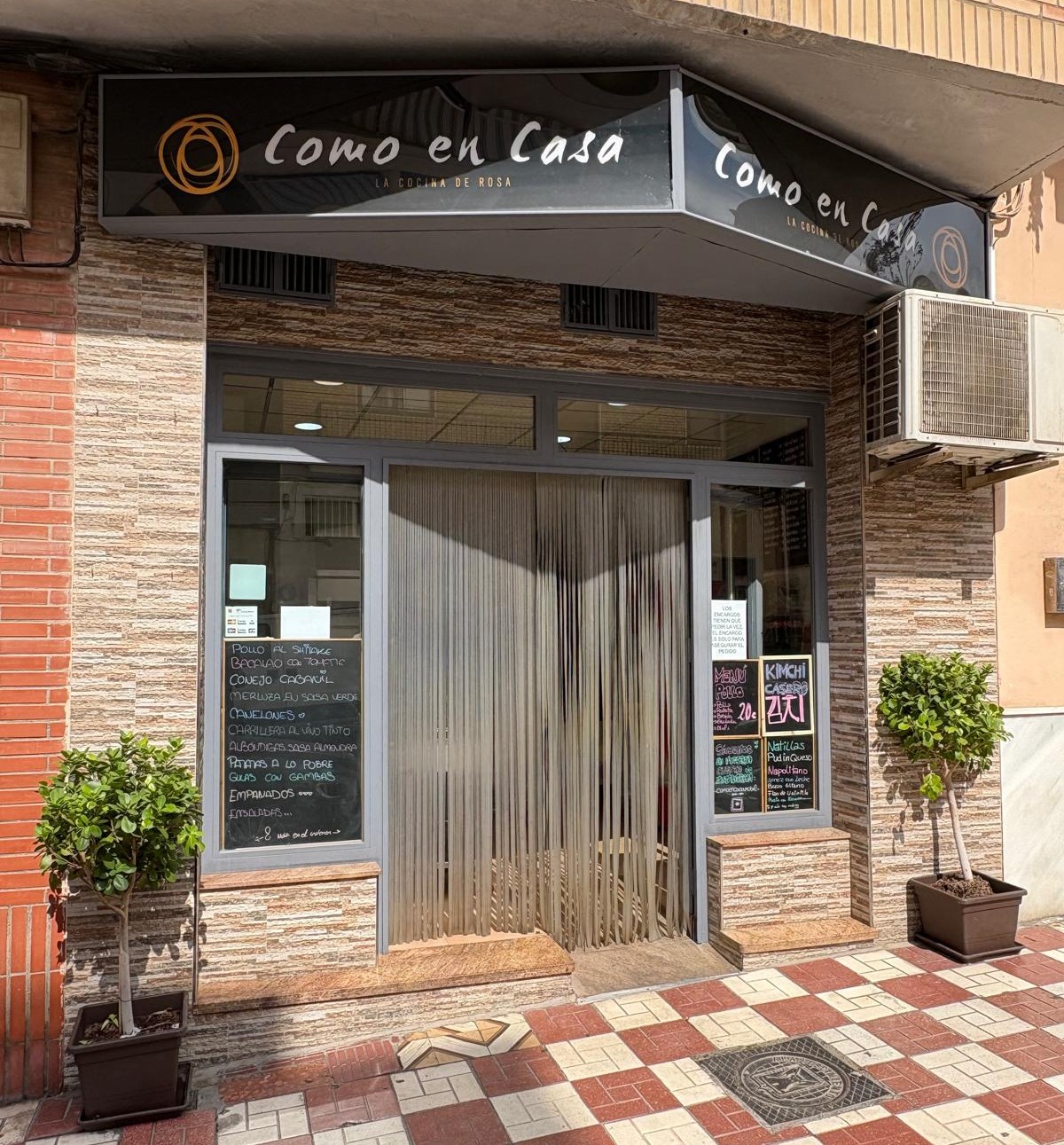 Fachada Como en Casa en Motril (Granada)